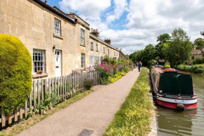 Fabulous canal side home walking distance to Bath